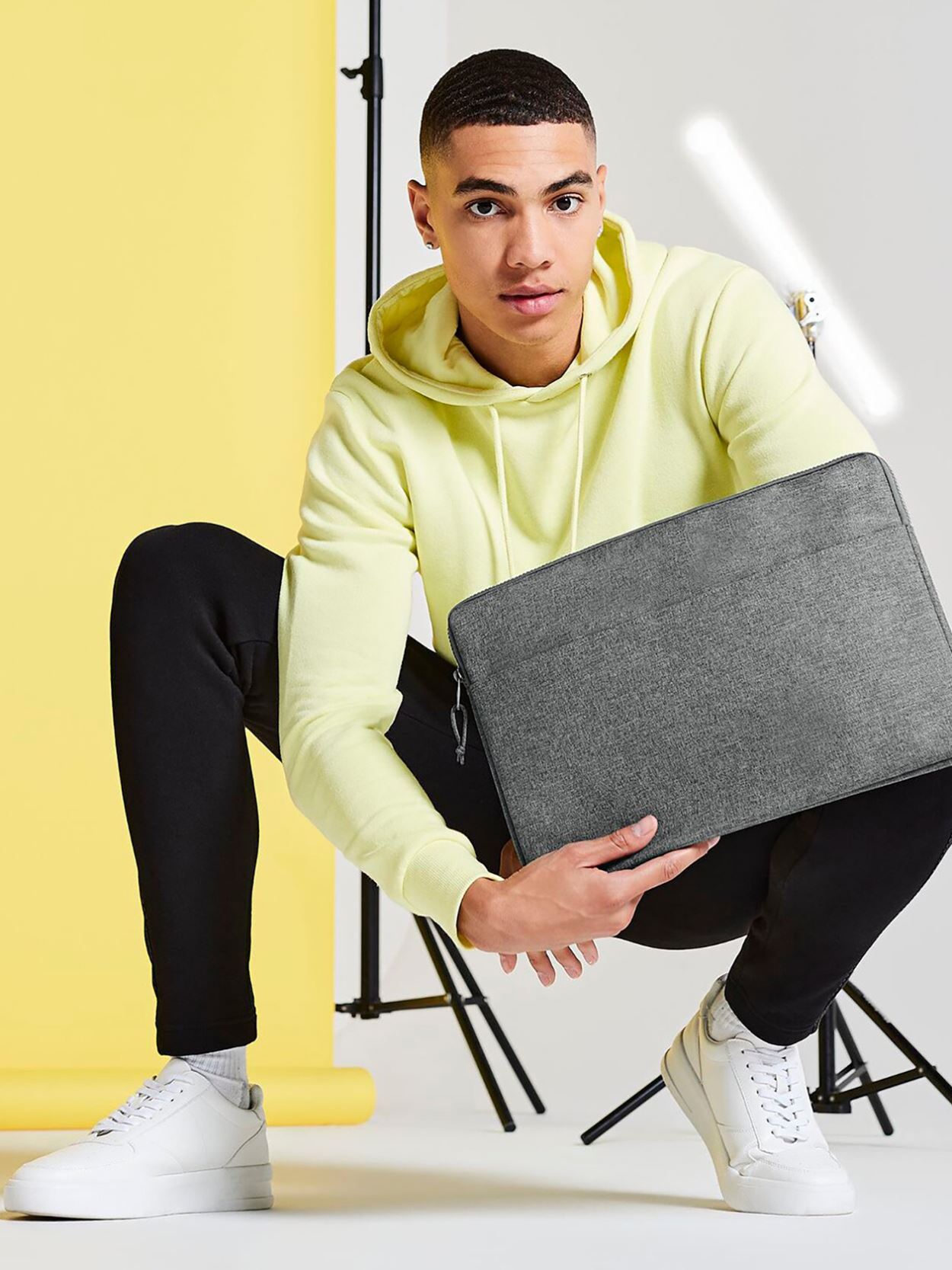 BG68  Essential 15inch Laptop Case Image 2