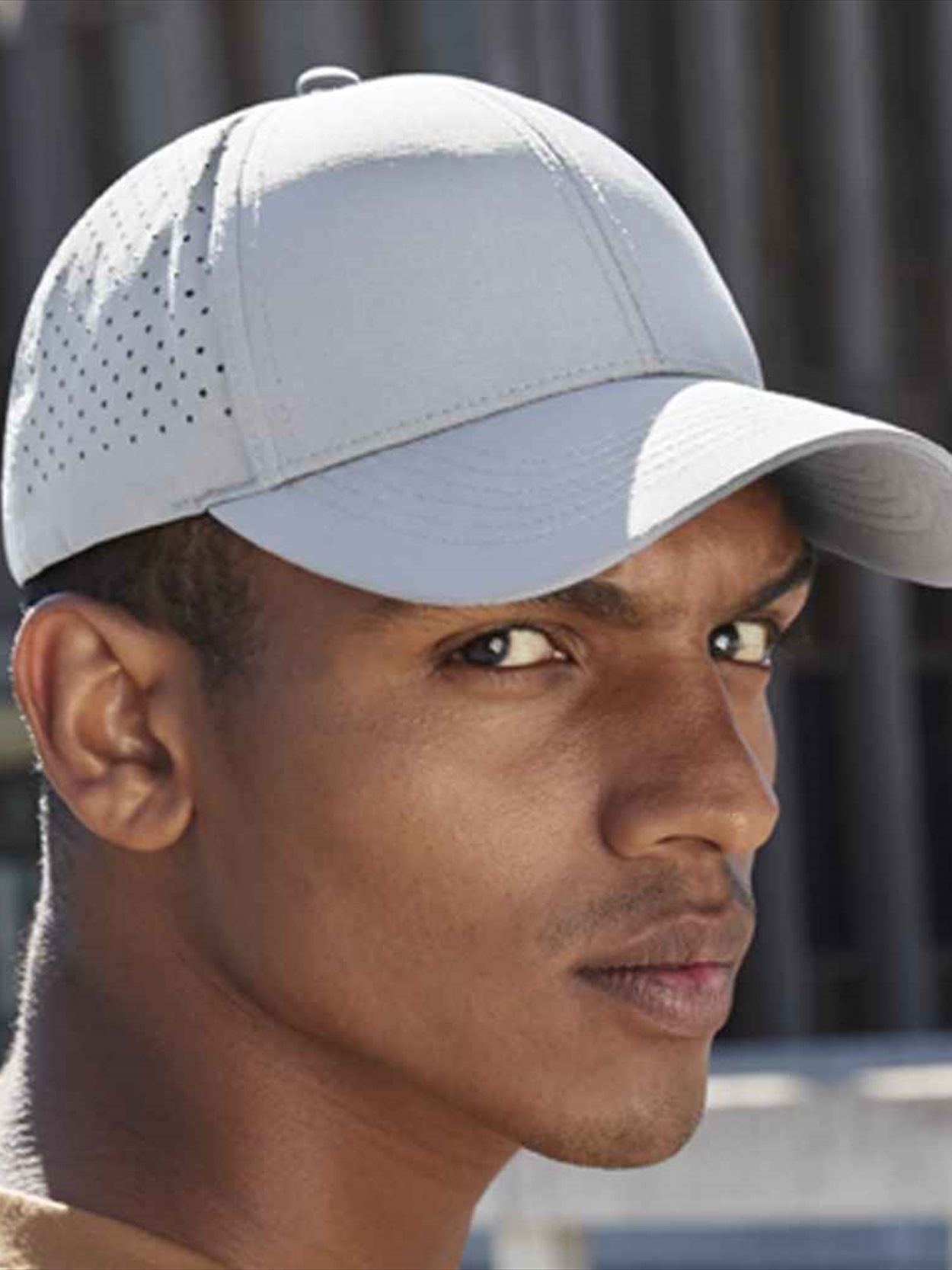 BB189R B189R Beechfield Laser Performance Trucker Cap Image 2