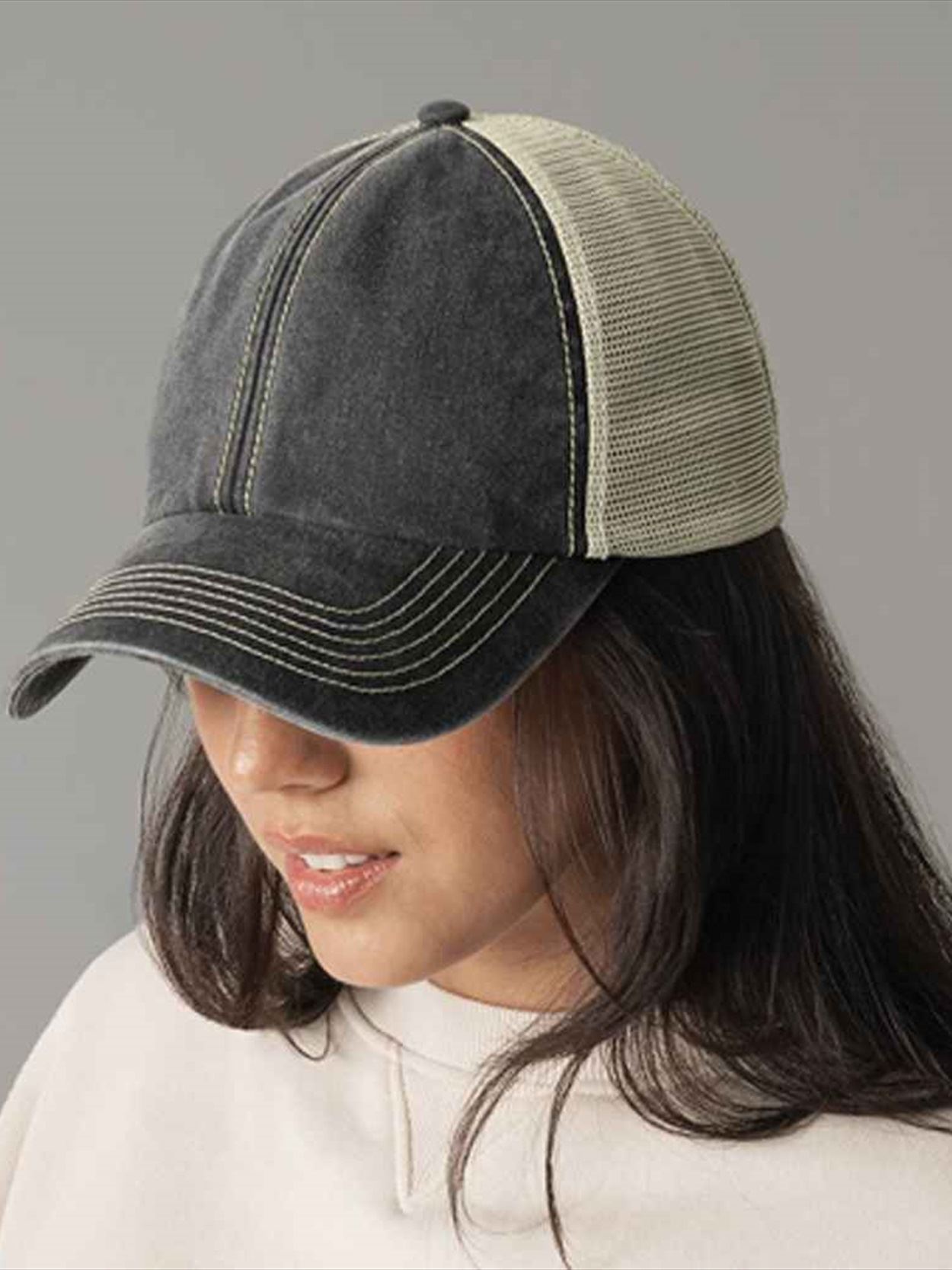 BB672 B672 Beechfield 6 Panel Vintage Trucker Cap Image 1