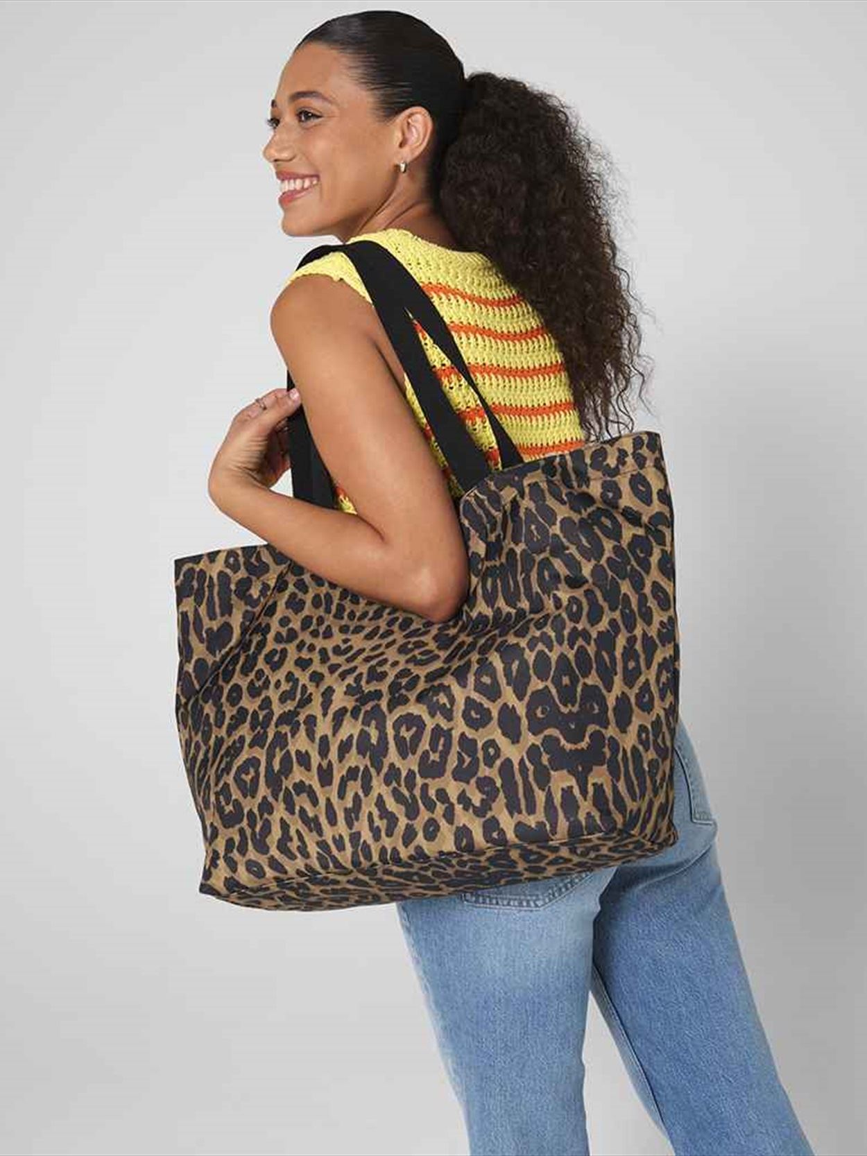 BG194 BagBase Leopard Print Carryall Tote Bag Image 3