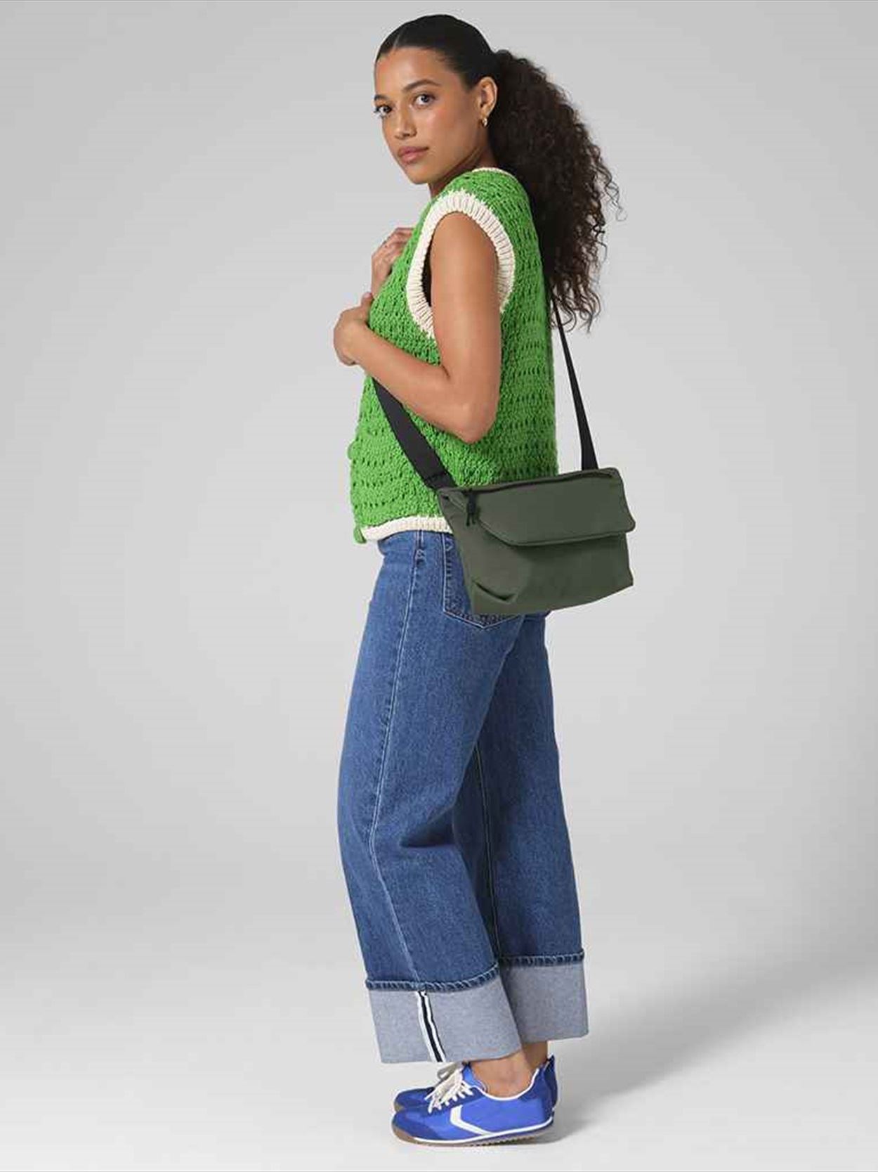 BG823 BagBase Minimal Lifestyle Mini Messenger Bag Image 1