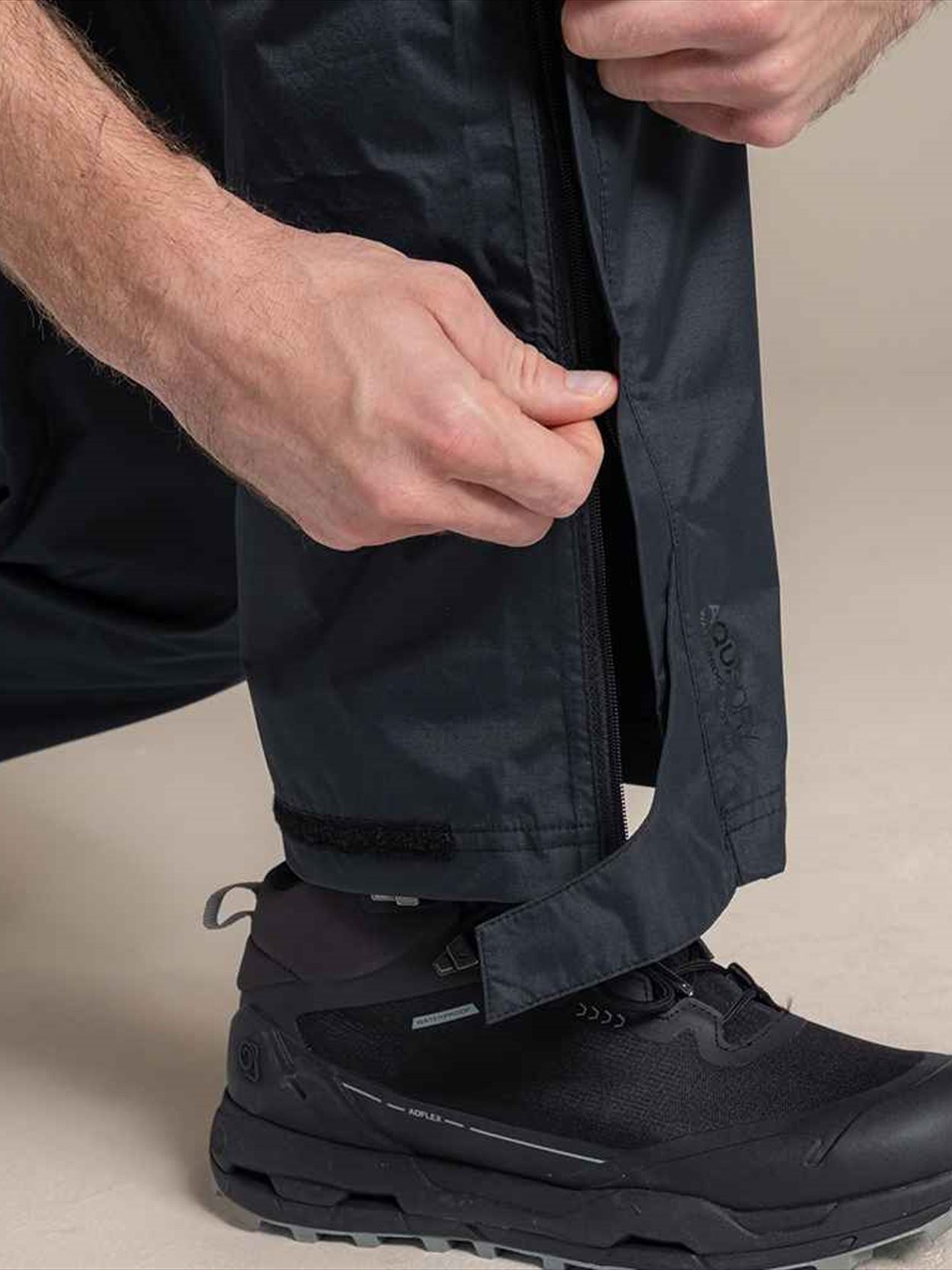 CR244 CEW018 Craghoppers Expert Packable Overtrousers ll Image 1