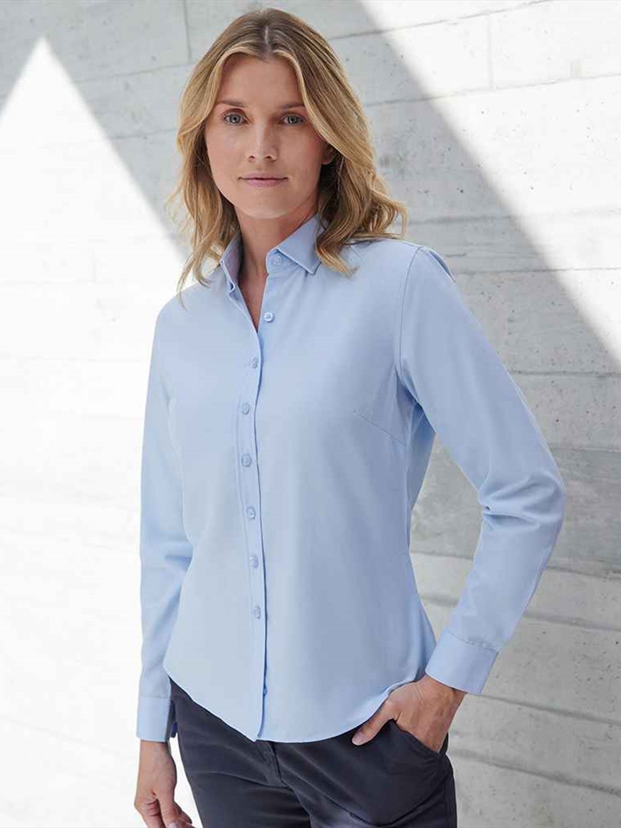 H583 Henbury Ladies Long Sleeved Cotton Feel Coolplus® Shirt Image 2