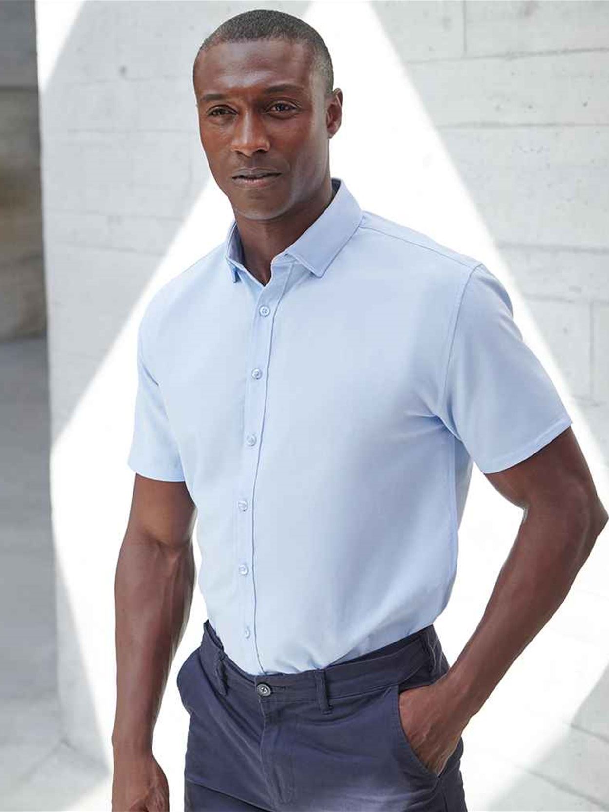 H588 Henbury Short Sleeved Cotton Feel Coolplus® Shirt Image 2