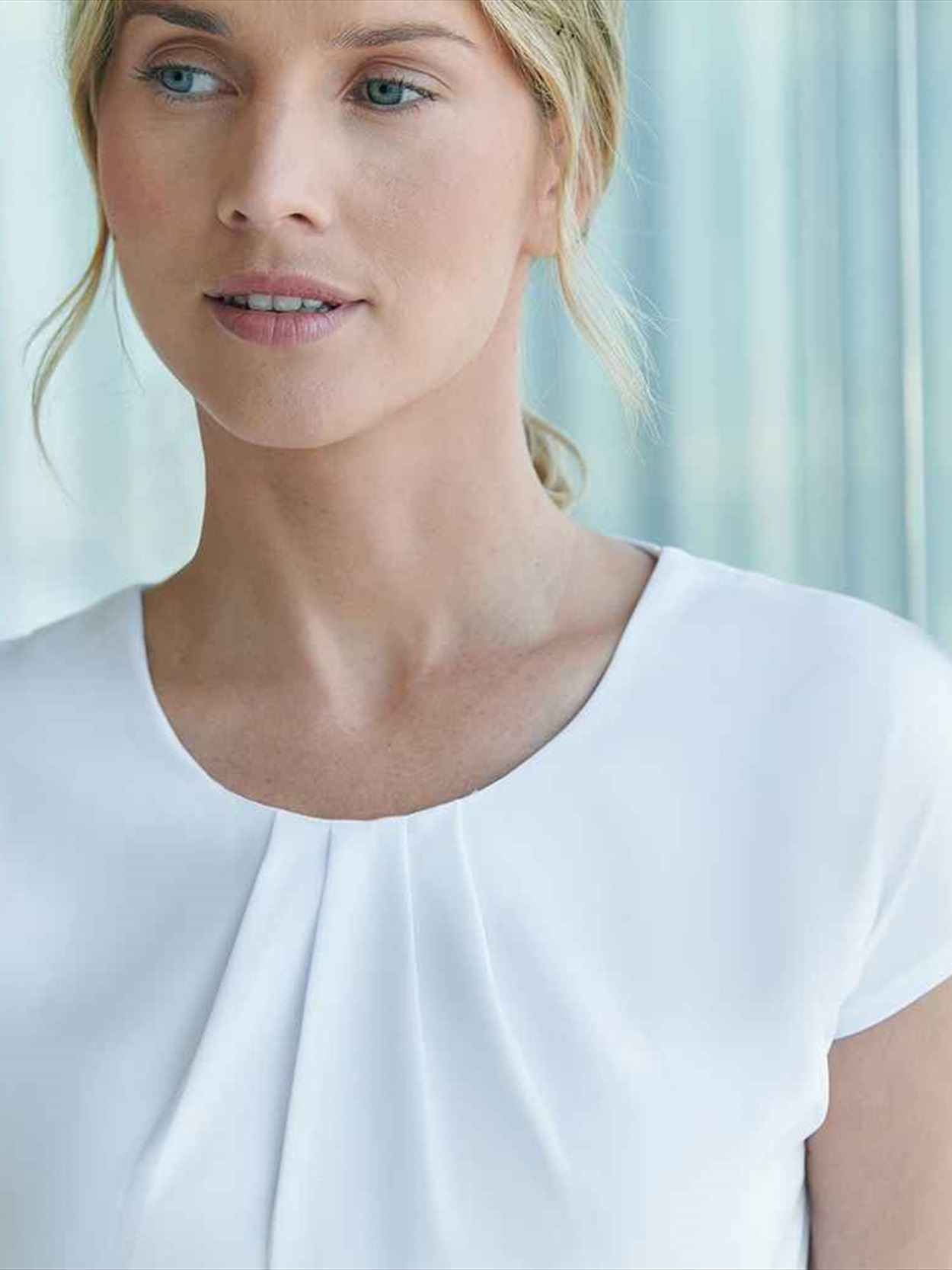 H597 Henbury Ladies Pleat Front Short Sleeve Blouse Image 1