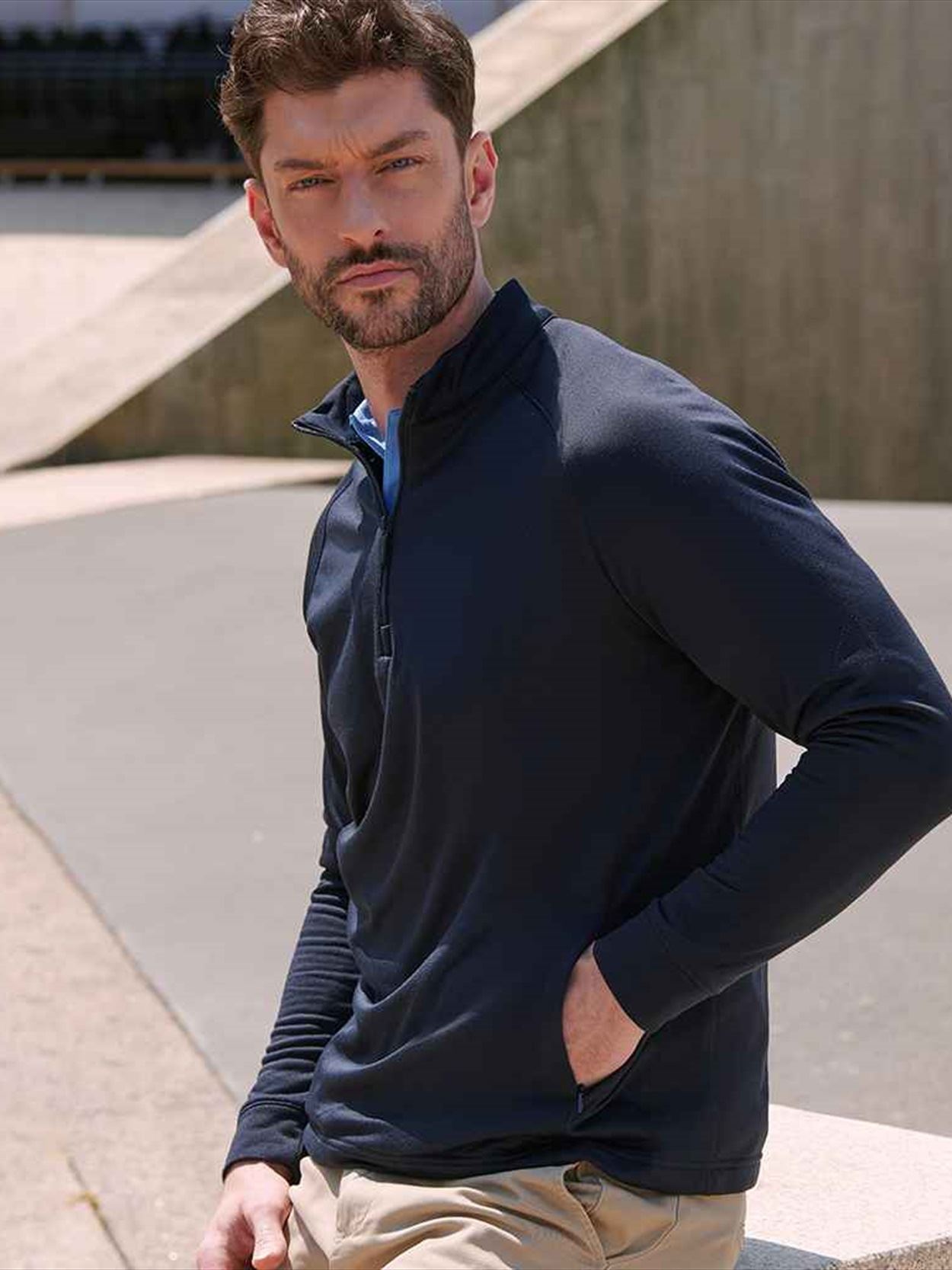 H862 Henbury Zip Neck Wicking Top Image 1