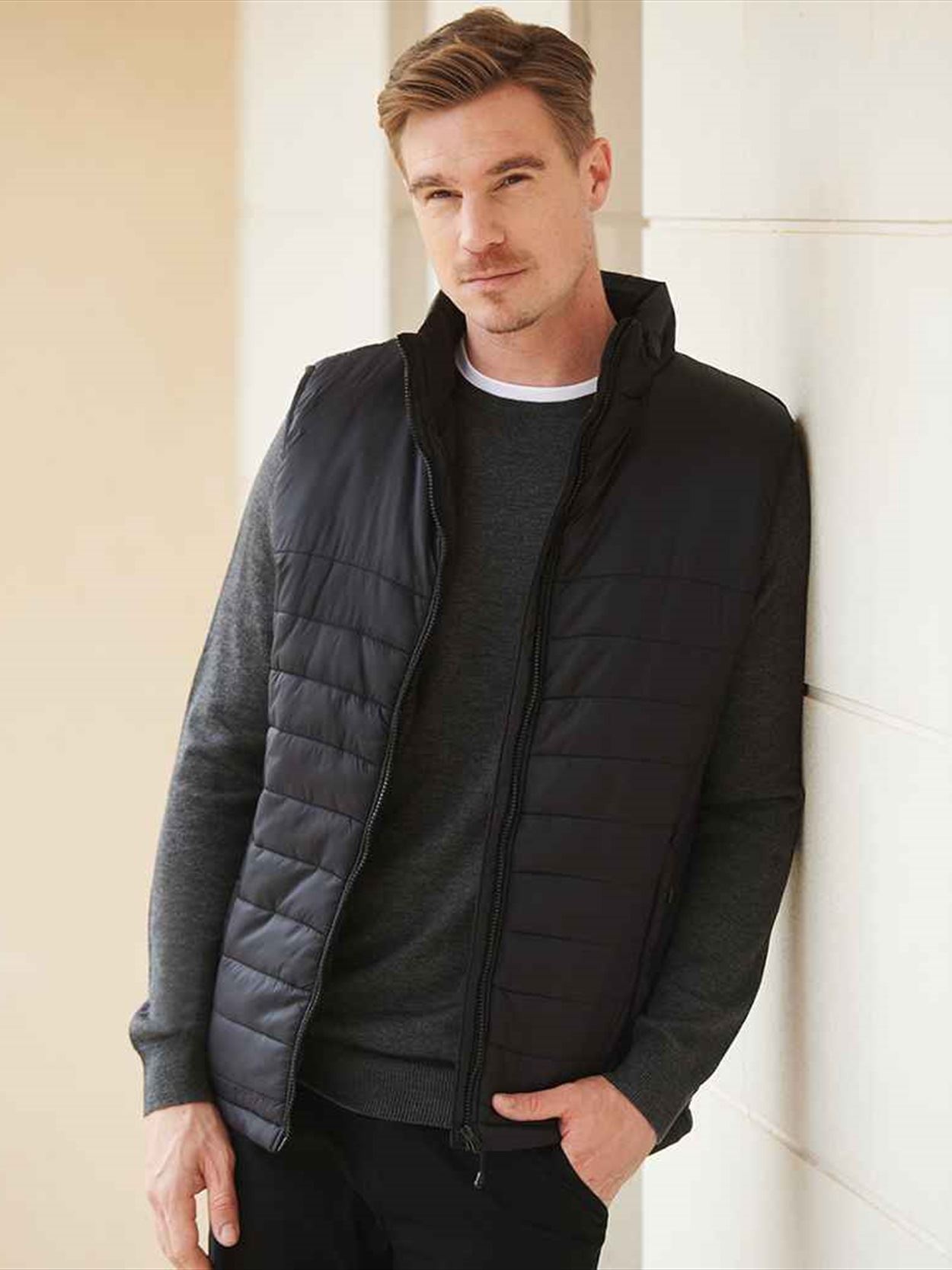 H875 Henbury Unisex Padded Gilet Image 1