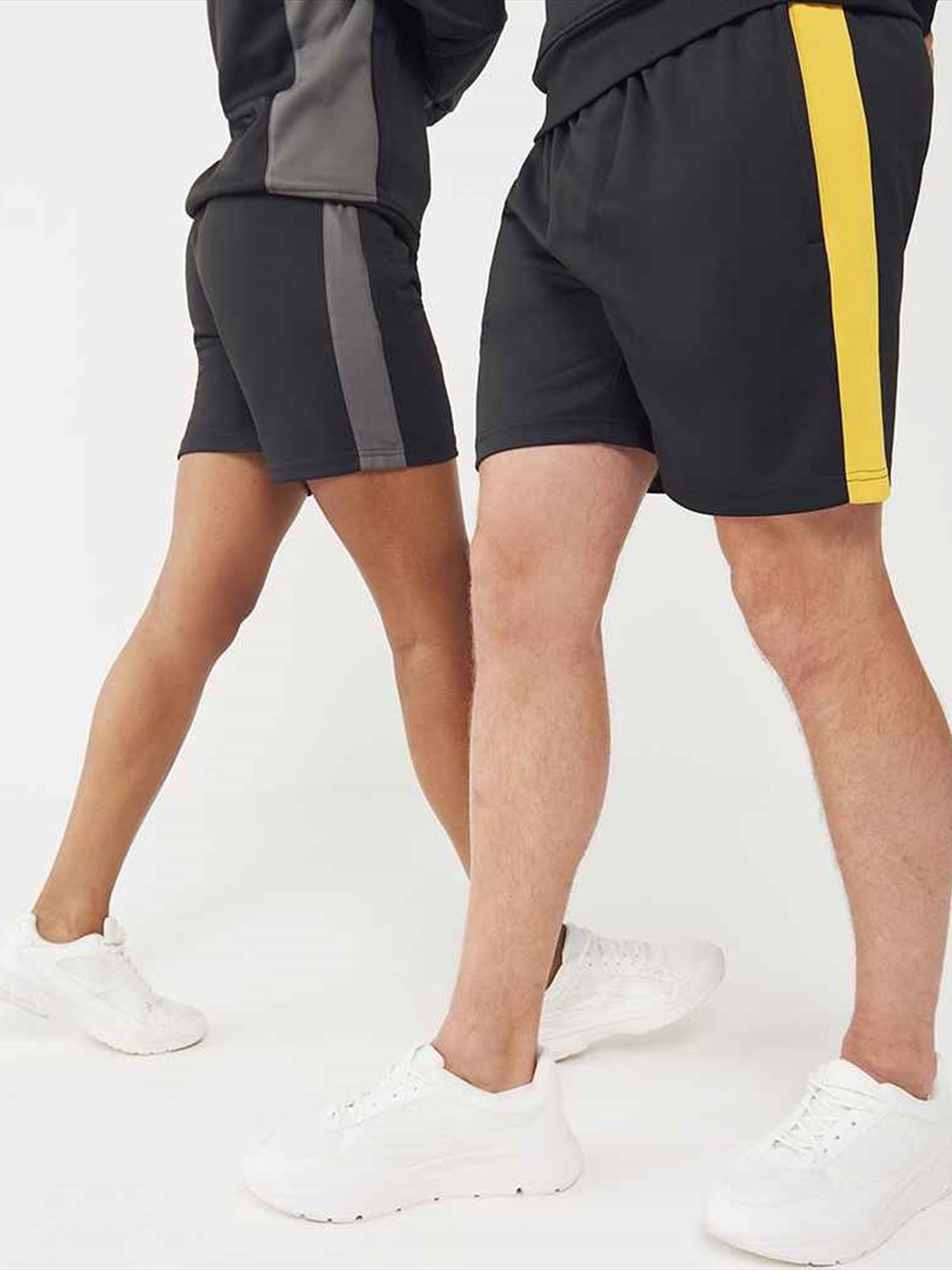 LV886 Finden + Hales Knitted Shorts Image 1