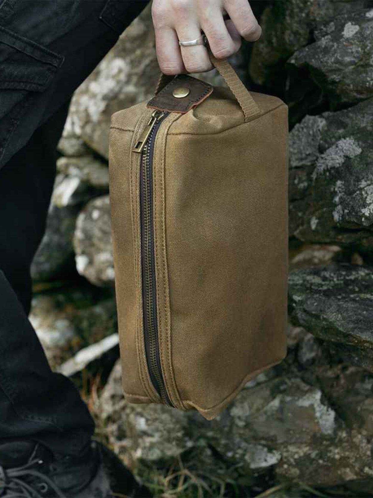 QD651 Quadra Heritage Waxed Canvas Wash Bag Image 1
