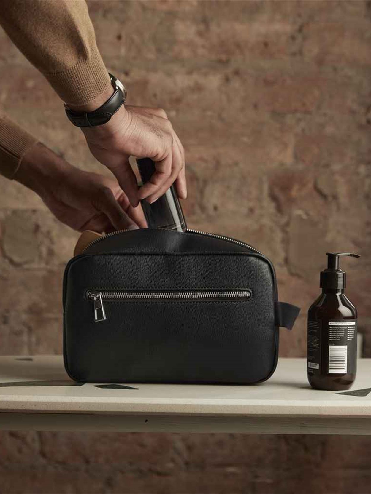 QD779 Quadra Tailored Luxe Wash Bag Image 1