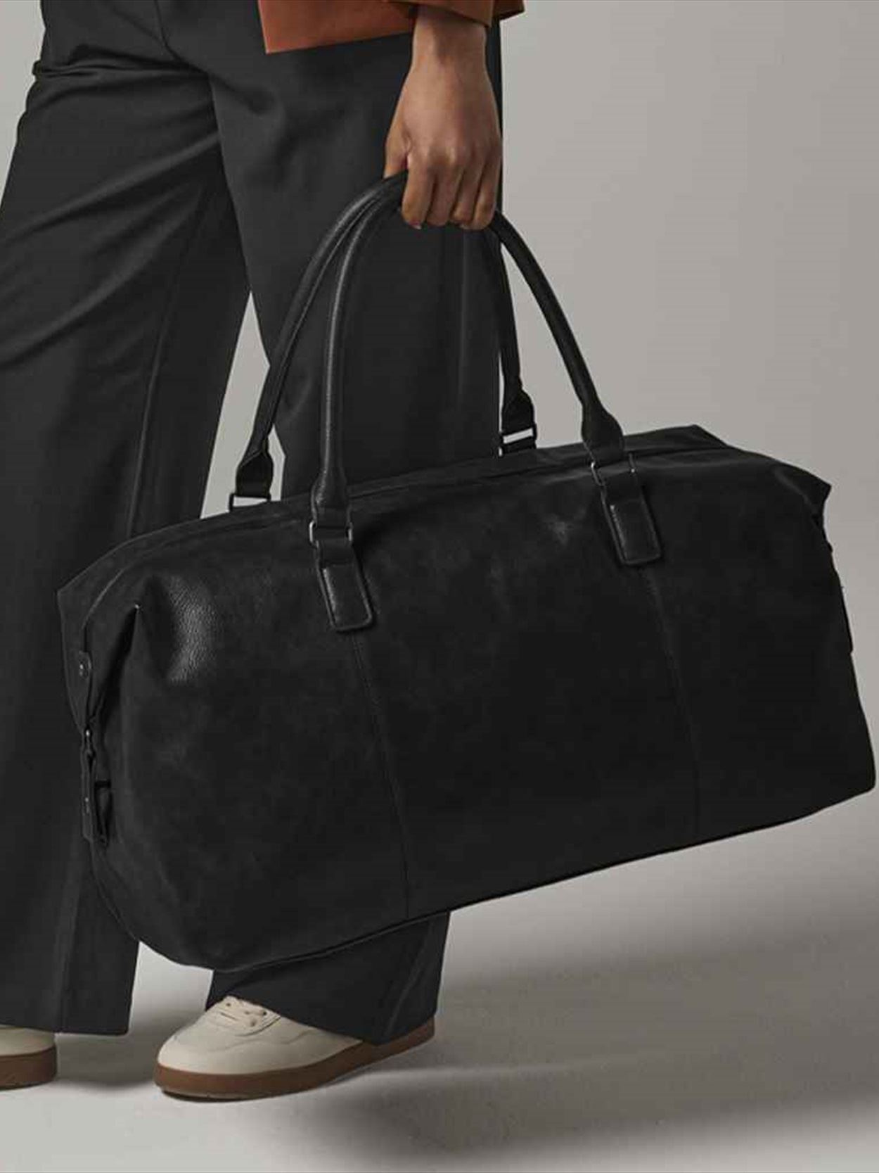 QD878 Quadra NuHide® Weekender Image 1