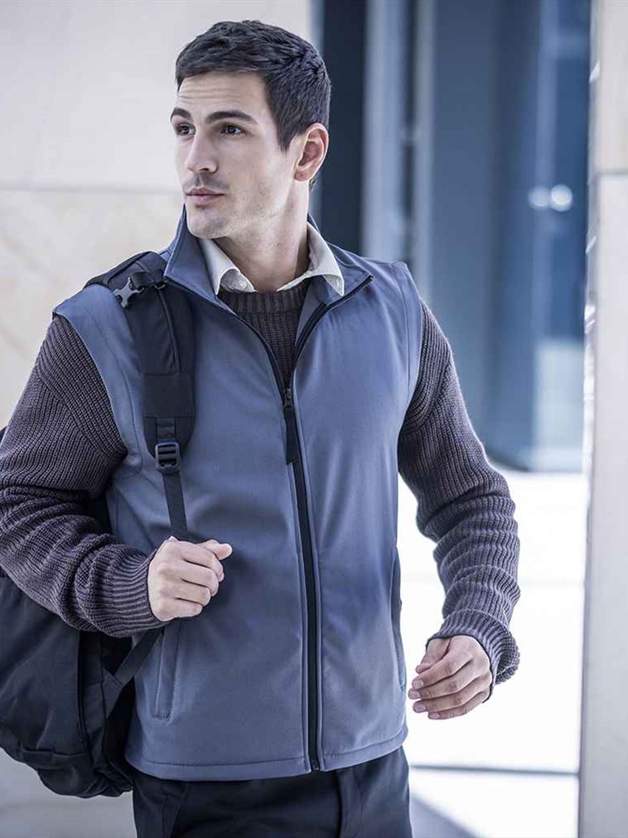 RG193 TRA820 Regatta Classic Soft Shell Bodywarmer Image 2