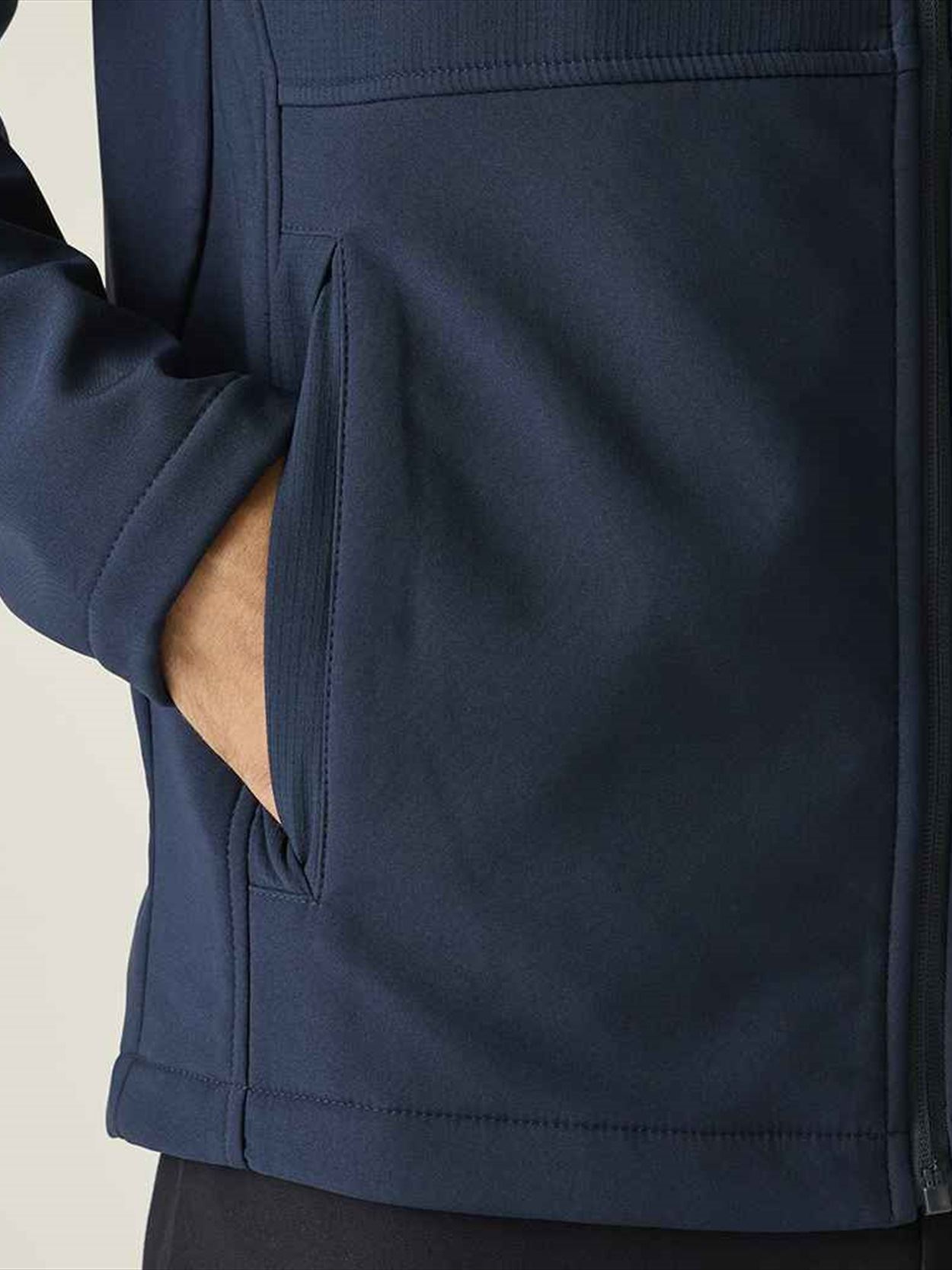 RG2500 TRL204 Regatta Recycle.me Soft Shell Jacket Image 2