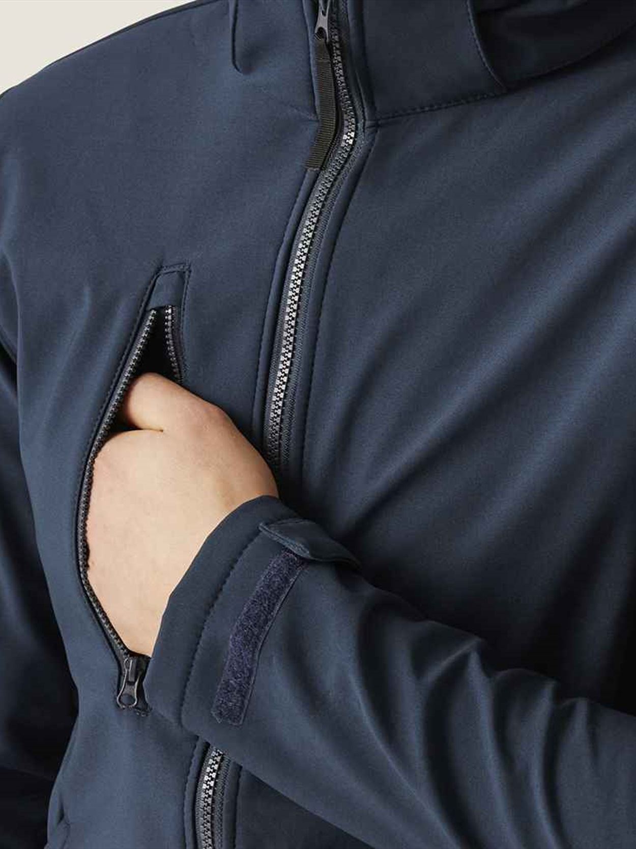 RG635 TRA701 Regatta Venturer Three Layer Hooded Soft Shell Jacket Image 1