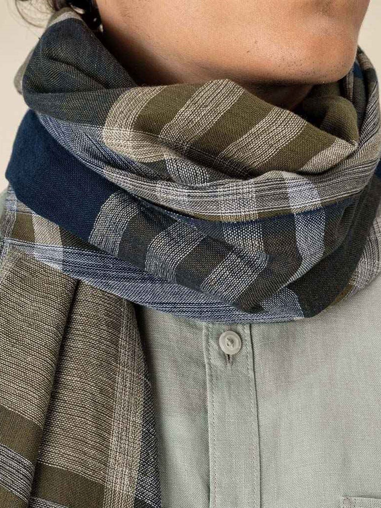 SP154 Spasso Crosscheck Scarf Image 1