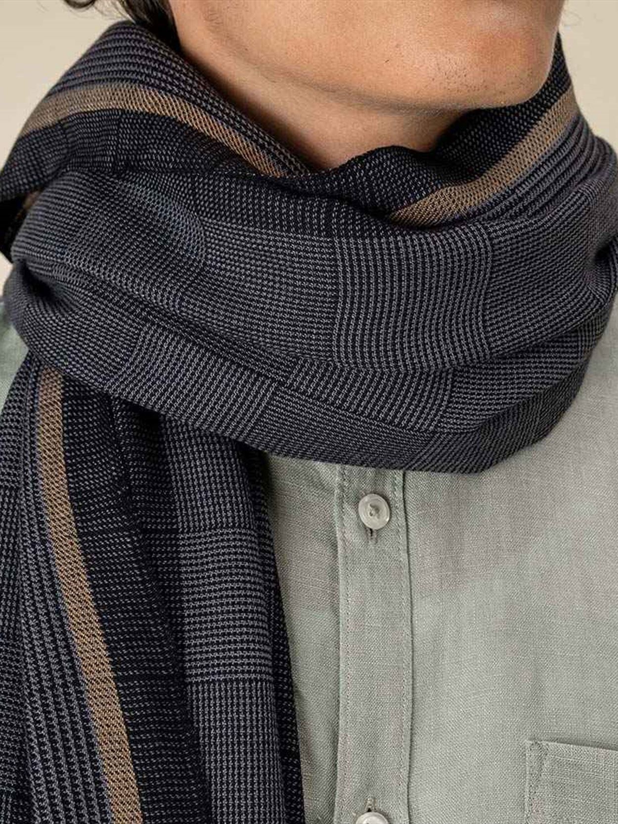 SP159 Spasso Grey Pixel Check Scarf Image 1