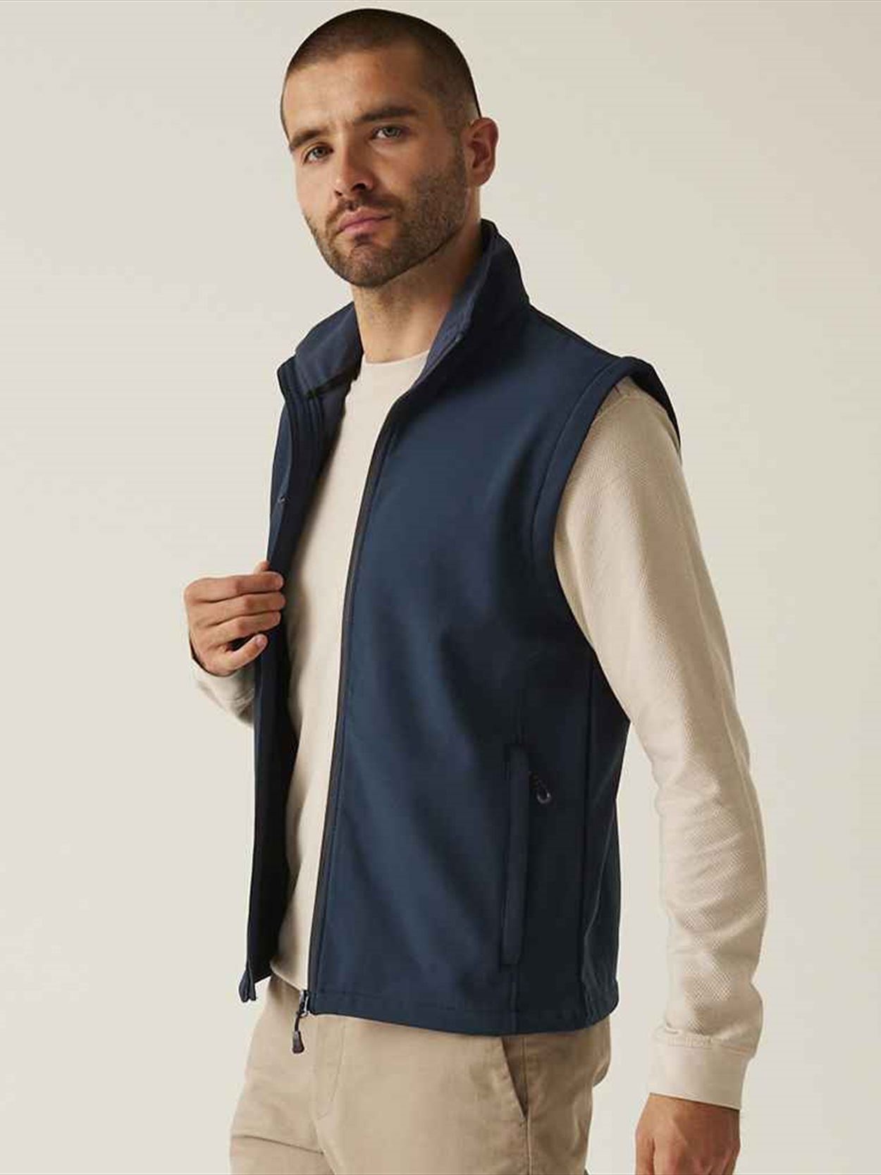 RG2001 TRA858 Regatta Honestly Made Recycled Soft Shell Bodywarmer Image 2