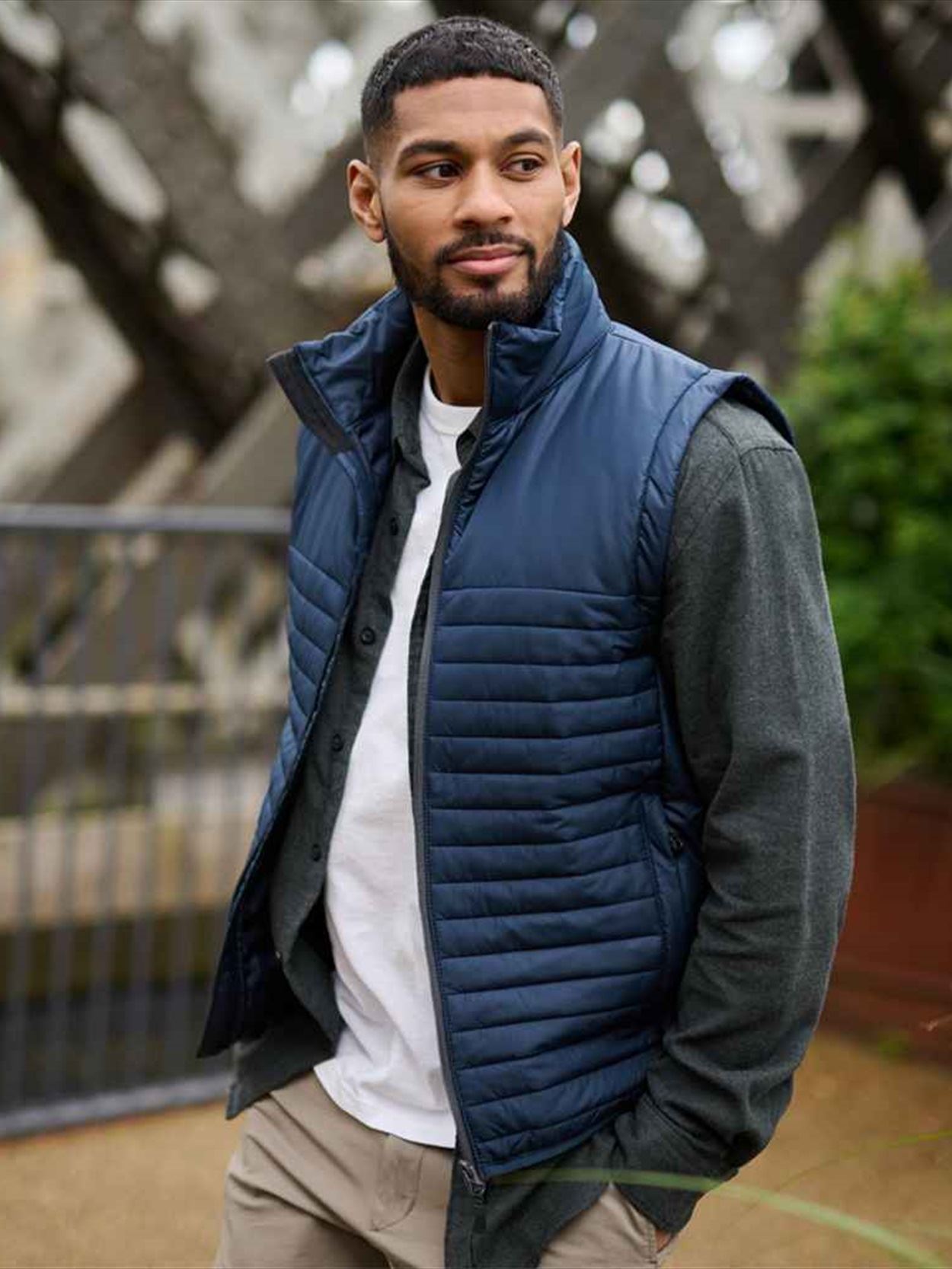 RG2054 TRA861 Regatta Honestly Made Recycled Insulated Bodywarmer Image 2