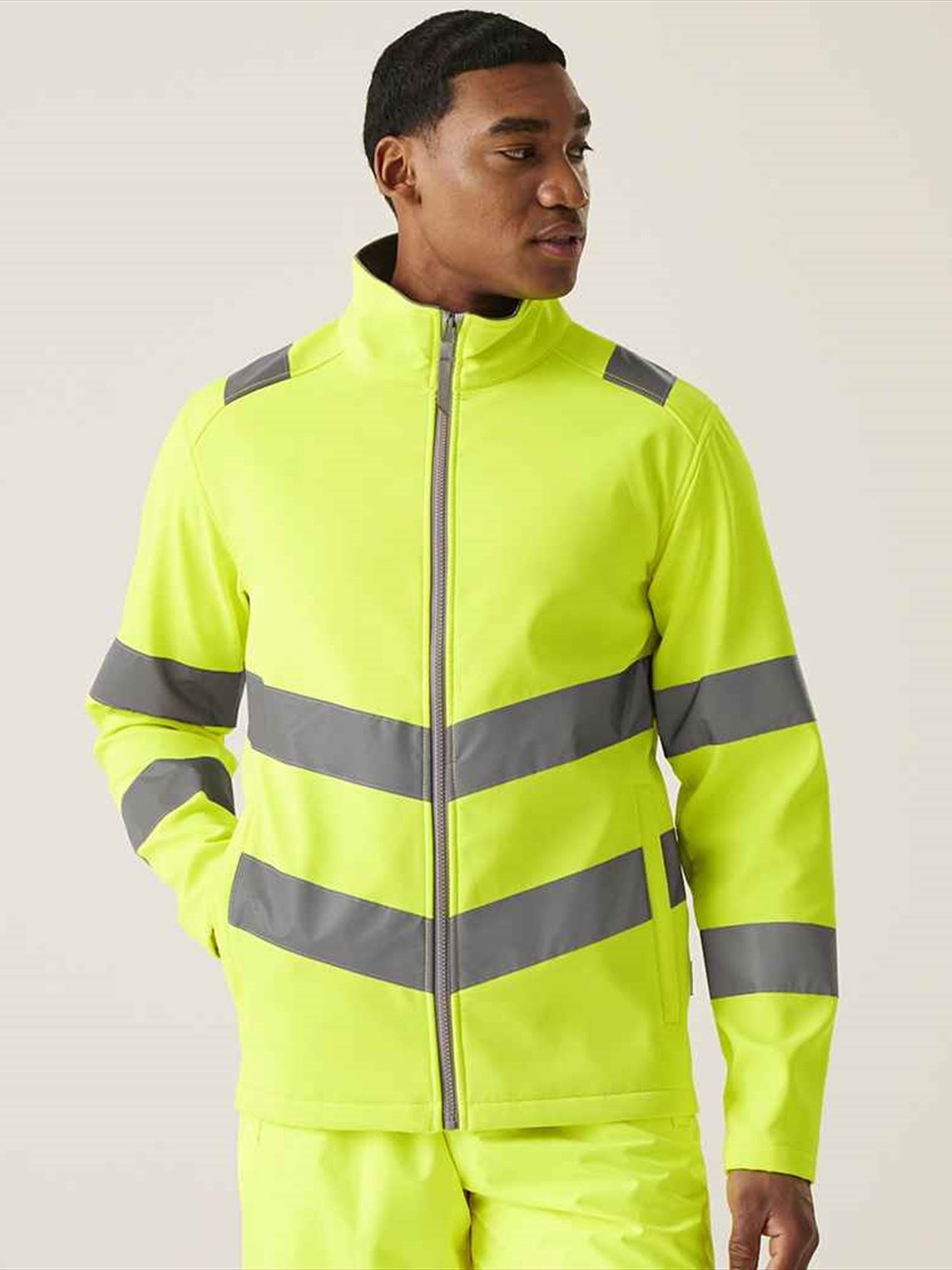 RG557 TRA712 Regatta High Visibility Pro Contract Ablaze Soft Shell Jacket Image 2