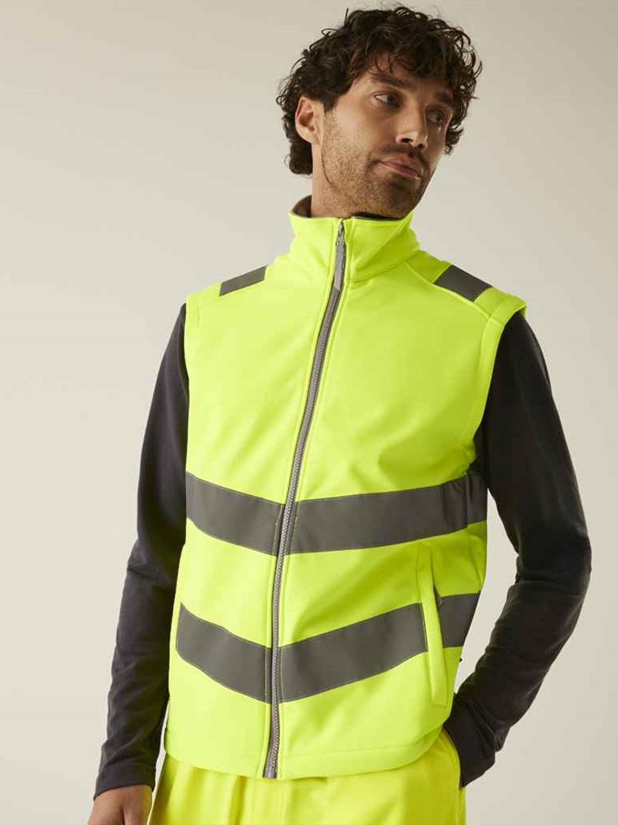 RG560 TRB201 Regatta High Visibility Pro Contract Ablaze Soft Shell Bodywarmer Image 2
