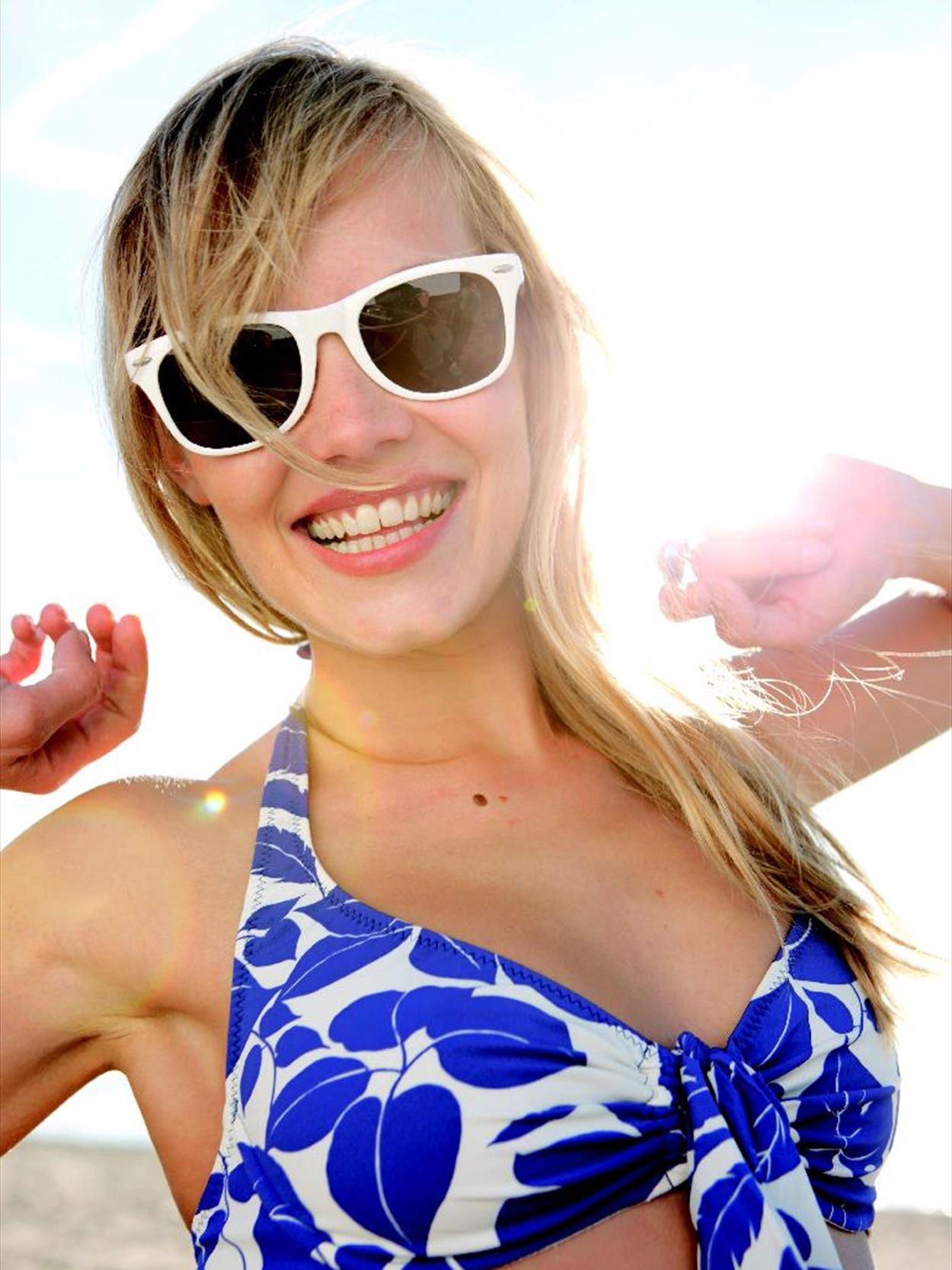 MO7455 21 Sunglasses America Image 1