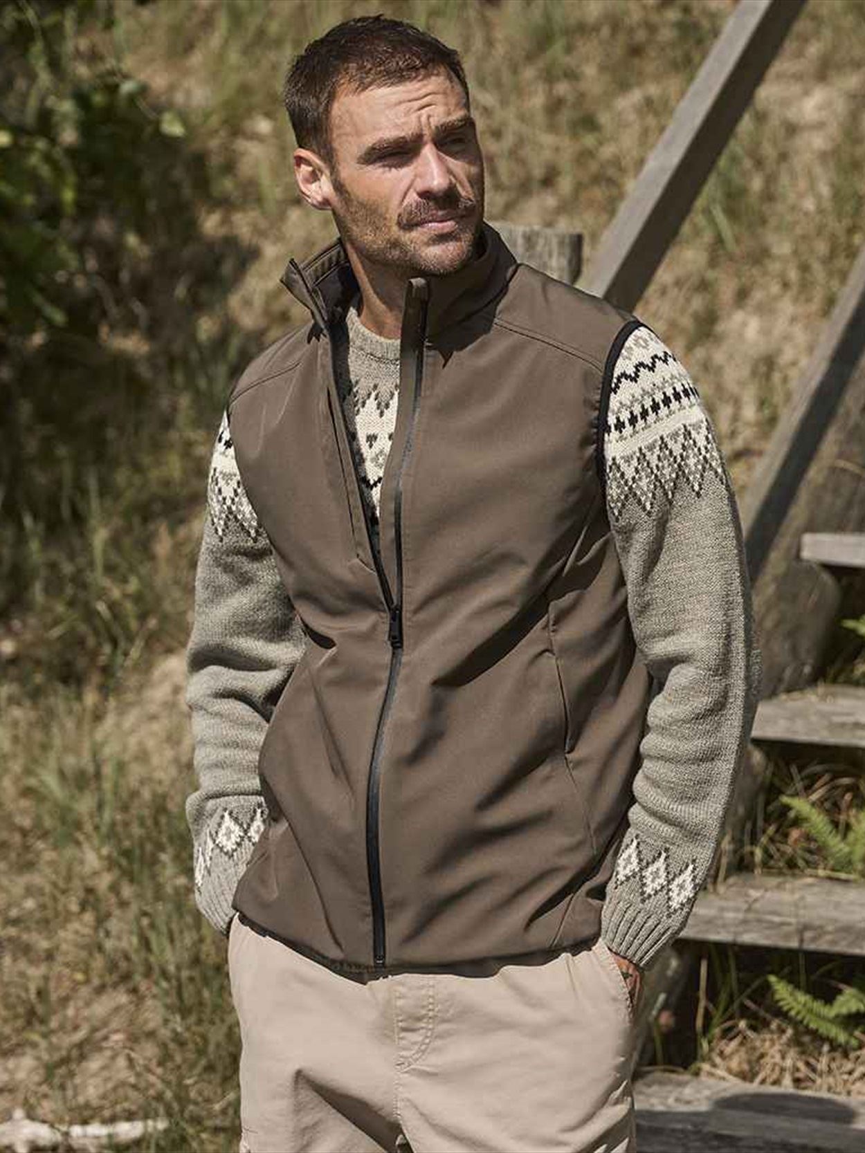T9522 9522 Tee Jays Performance Soft Shell Bodywarmer Image 1